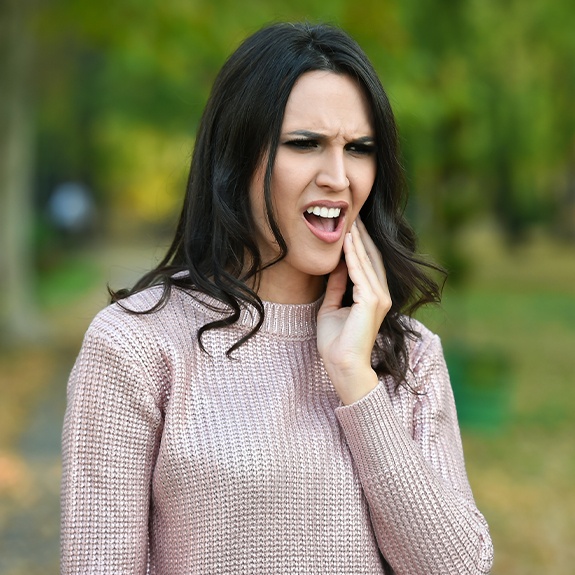 Pained woman should visit her Fort Worth emergency dentist